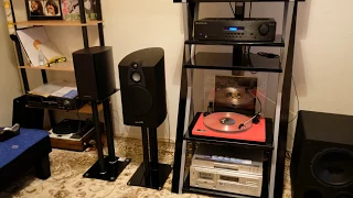 U-Turn Orbit Turntable with Cambridge Topaz SR-20 and Wharfedale Diamond 10.1