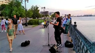 1 Уличные музыканты Астрахани на набережной Волги