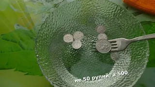 Удивительный эксперимент - металлические монеты плавают на поверхности воды
