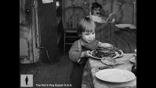 Charlie Chaplin - The Kid making pancakes