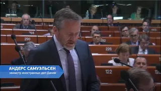 Алексей Гончаренко задает вопрос Андерсу Самуэльсену в ПАРЕ