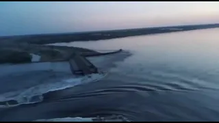 Окупанти  підірвали греблю Каховського водосховища