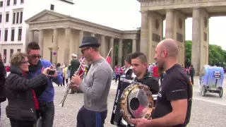 'Scuola di Tarantella Montemaranese' am Brandenburger Tor Berlin bei Karnaval der Kulturen