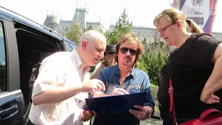 Chris giving me autograph - Romania 2015
