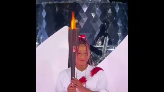 Naomi Osaka lights Olympic flame in Tokyo