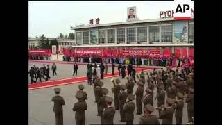 Kim Jong II bids farewell to Vietnam leader Nong Duc Manh