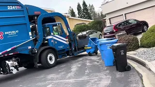 Recycling Garbage Truck 1-16-24