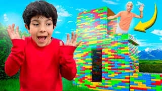 CONSTRUÃ� una MANSIÃ“N GIGANTE de LEGOS para BABY RICK !!