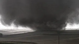 VIOLENT TORNADOES hit Nebraska and Iowa (CLOSE RANGE)