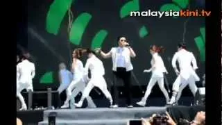 Psy makes it short, sweet and sweaty