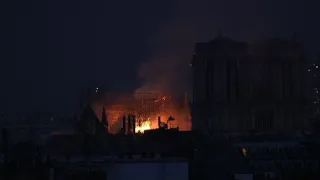 Notre-Dame de Paris : les images de l'incendie de nuit | AFP Images