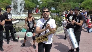 Hakuna Ma Samba: "Feel Like Funkin' It Up" - Busking in Madrid