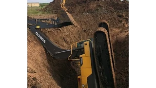 Trackhoe Accident! Excavator Fell into Hole! Two Excavators and a Dozer to Rescue! Caterpillar