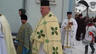 Обхід навколо церкви. Храмовий празник. Парафія Св.Василія Великого смт.Козова 14.01.2017 р.Б.