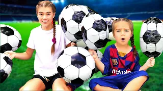 Стейси и Мия в веселой истории для детей про футбольный мяч || Настя Артём Мия