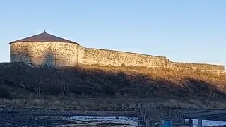 رحلة للبحث عن الاحجار الكريمة قرب قلعة تاريخية لها اهمية في نشوء الشعور والوعي الوطني لشعب النرويج
