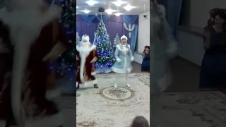 ДЕД МОРОЗ ЗАЖИГАЕТ В САДИКЕ!