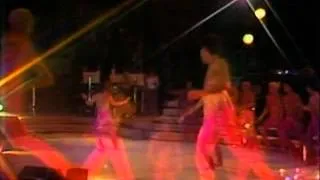 Festival de Viña 1982, Raffaella Carra, Los Chicos de Rafella - Caliente, caliente