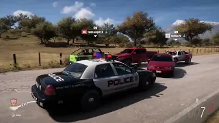 Working for the police in Forza Horizon 5 is a very bad idea