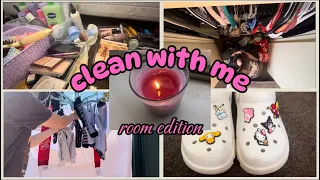cleaning my room 🧼 (almost properly) ** no sam this video 😔