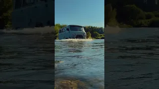 УАЗ буханка в брод через реку Бердь. Смыло 13-й айфон