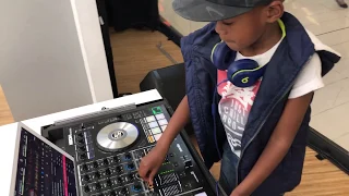 DJ Arch Jnr Demonstrating How To DJ Using An iPad At The iStore In Fourways (7yrs)