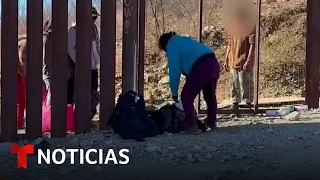 Guiados por un coyote, migrantes cruzan la frontera en el sur de Arizona | Noticias Telemundo