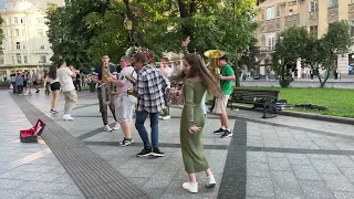 Вулицями Львова, вуличні музиканти.