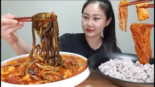 요리먹방:) 매운🥵 🔥실비파김치 1kg 한통 다 붓고 삼겹살, 당면, 두부, 팽이버섯 넣은 실비 파김치찌개 먹방 spicy green onion kimchi stew mukbang