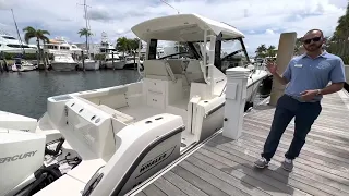 New Boston Whaler 325 Conquest @ MarineMax Palm Beach