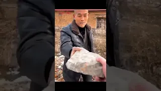 Мастер восточных единоборств: Зачем железный монах шаолиня разбивает рукой камни?
