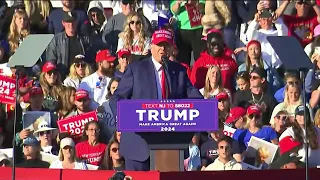 Thousands rally on the beach at the Jersey Shore for former Pres. Donald Trump