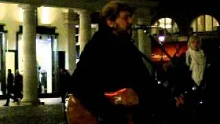 No woman no cry acoustic cover of a guy singing in Covent Garden