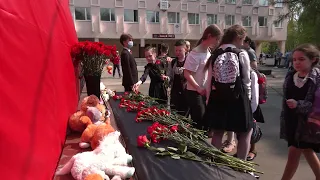 В Йошкар-Оле почтили память погибших в Казани школьников