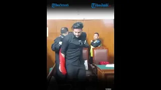 Aktor Ammar Zoni divonis 7 bulan penjara dalam kasus narkoba.