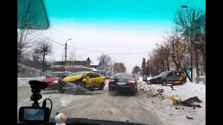 Таксист устроил ДТП в Твери с пострадавшим