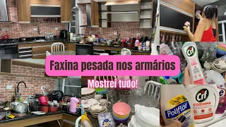 Limpeza e organização nos armários da cozinha| Fiz uma faxina