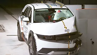 2022 Hyundai IONIQ 5 CRASH TEST | Safe Electric Car ?