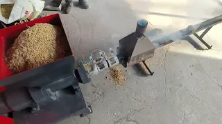 Sawdust rod making machine uses rice husk to make biomass rods