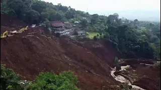 Séisme en Indonésie: images aériennes d'un glissement de terrain meurtrier | AFP Images