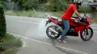 HONDA cbr 125 r 2007 burnout