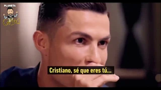 Cristiano Ronaldo llora al ver el video de su padre.