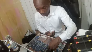 comment réparer un ordinateur portable qui s'allume mais qui n'affiche pas