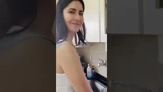 Kitchen Mein Busy katrina Kaif