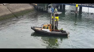 Mooring operations by mooring boat