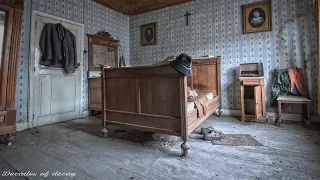 Everything is left in this ABANDONED 1920s Farm House of the very ill Mr. Etienne - Found X-Rays!