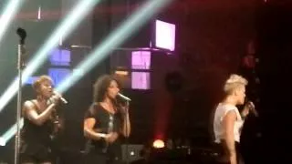 Pink- Blow Me One Last Kiss at Itunes Festival