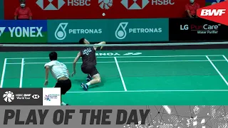 HSBC Play of the Day | How did Lee Zii Jia get away with this while on his knees?