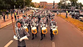 Marsch aus Petersburg/Preußens Gloria - Einmarsch Musikkorps der Bundeswehr Schloss Bellevue (2015)