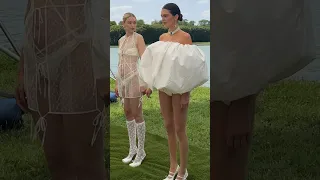 #KendallJenner y #GigiHadid en el show de #Jacquemus